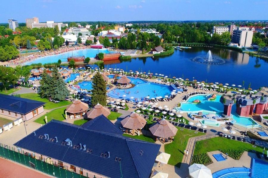 Lexi Family Apartman Hajduszoboszlo Exterior photo